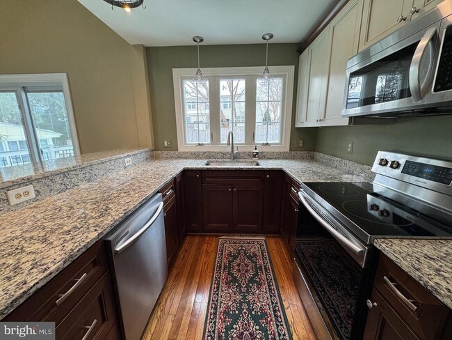 Photo - 15 Linden Hill Way SW