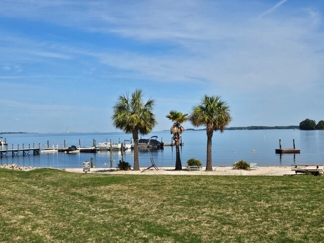 Eastside / Dam View Beach - 10 Little Hollow Ln