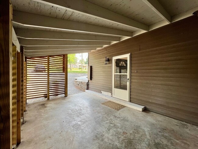 Photo - ADORABLE CONTEMPORARY 2 BEDROOM IN THE HEART OF WEST HILLS!!!