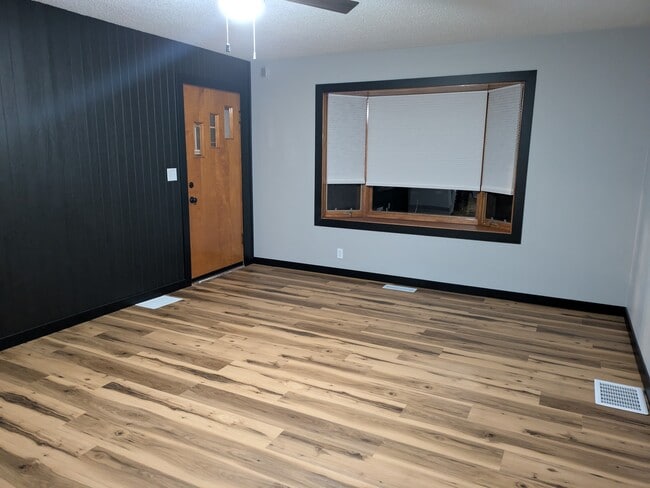 Sala de estar en el piso superior - 2222 Diagonal Rd