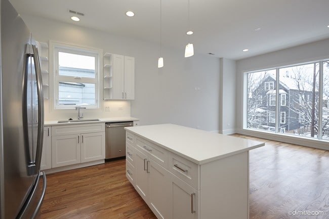 Kitchen - 3116 N Central Park Ave Unidad # 2