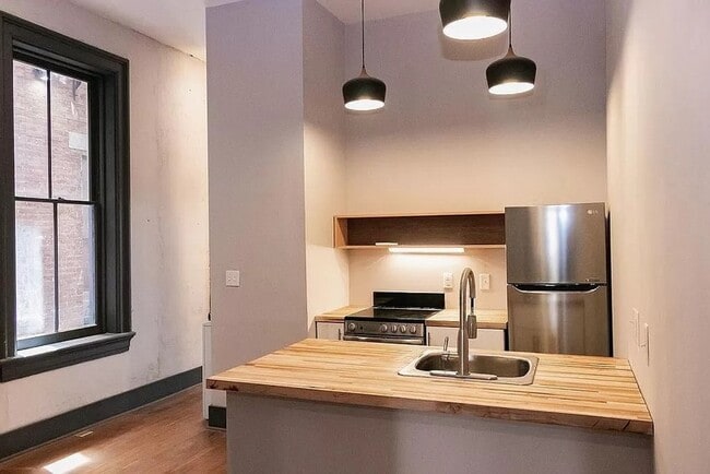 Building Photo - 207 W McMicken Ave