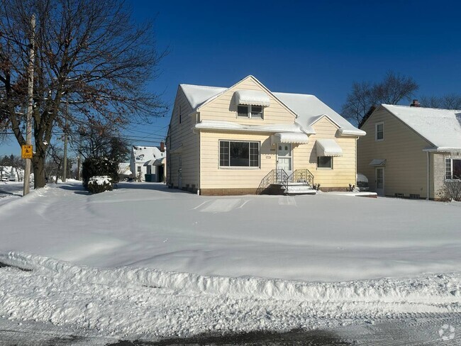 Building Photo - 15401 Northwood Ave Rental