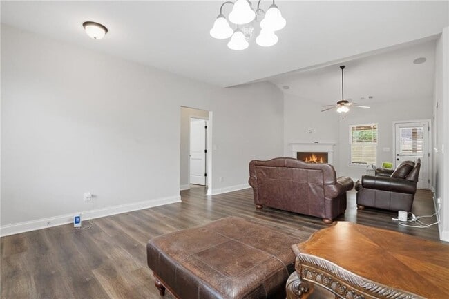 Photo - 612 Stevens Pl