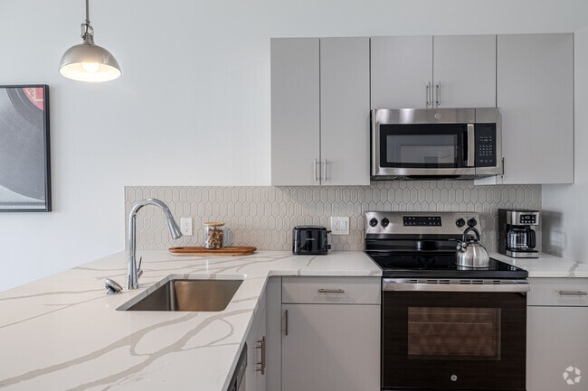 1BR, 1BA - 610SF - Kitchen