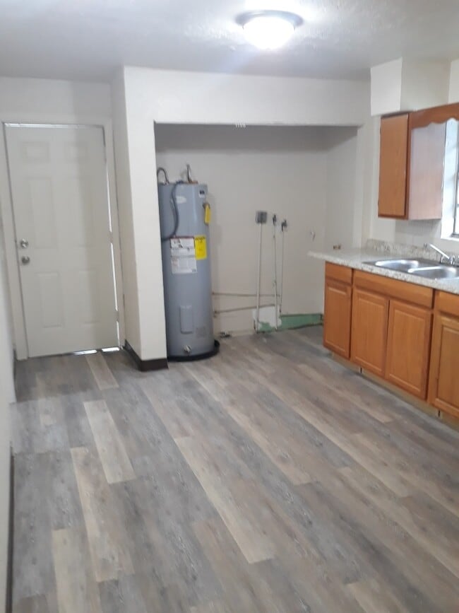 Photo - 350 Maple St