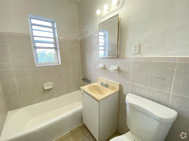 Building Photo - 1801 NW 54th St Unit 21 Rental