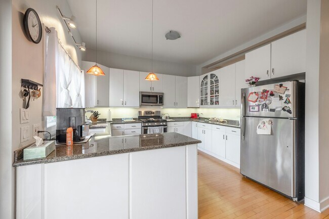 Photo - 1723 N Wood St