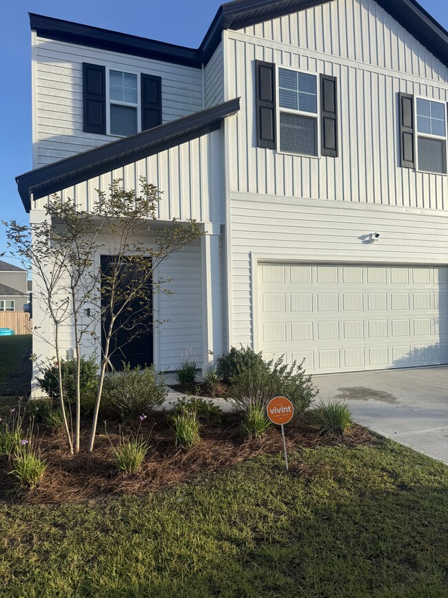 257 Watersglen Dr