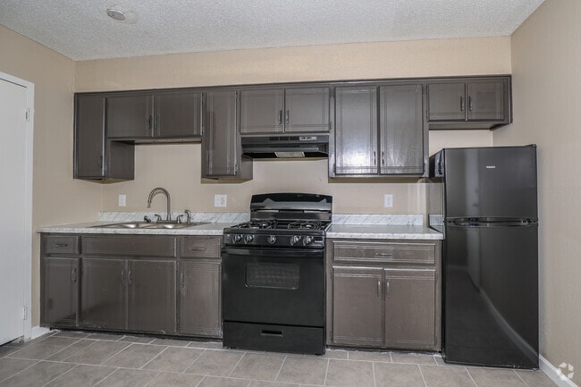 1BR, 1BA - 620SF - Kitchen