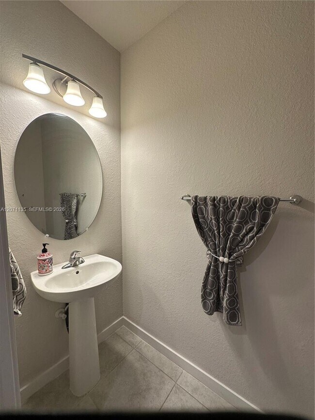 384 NW 11th St