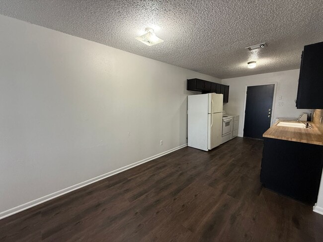 Photo - 909 Dryden Ave Unidad B
