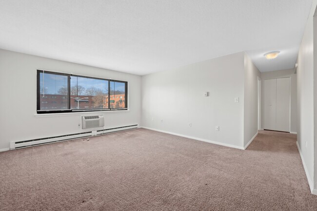 Photo - 43 Olcott Dr