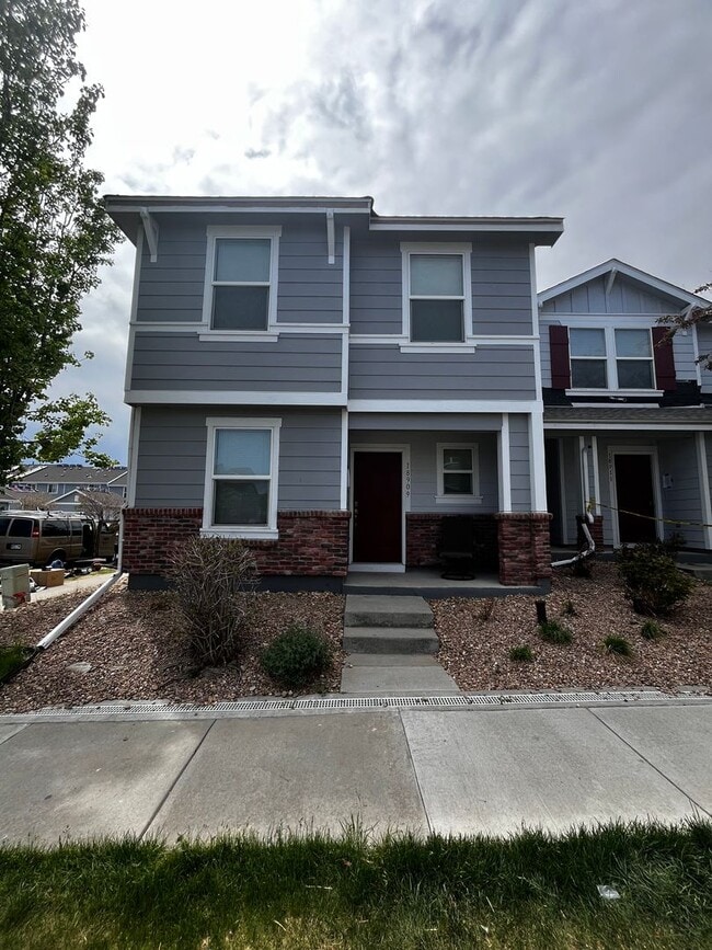 Building Photo - Grant Ranch 3 Bedroom 2.5 Bathroom Townhome available NOW!