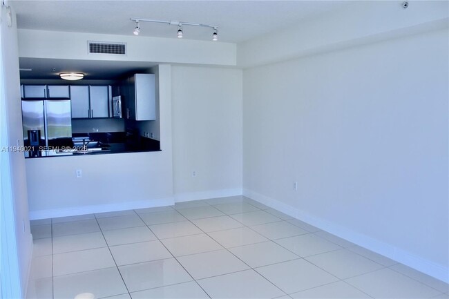 Photo - 1871 NW S River Dr Unidad 804