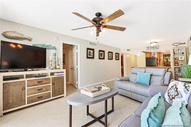 Building Photo - 10600 S Ocean Dr Unit 2