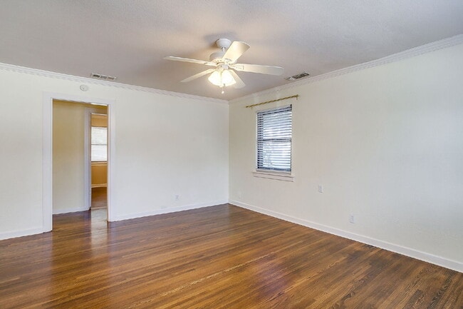 Photo - Well maintained 3 bedroom home in 76107