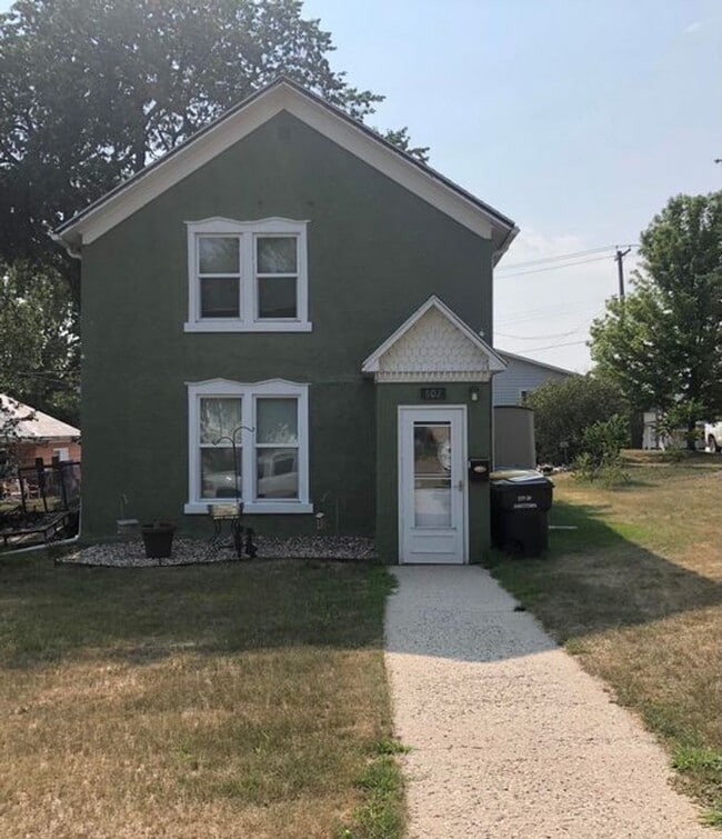 Photo - 802 3rd Ave SE