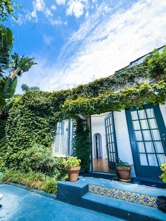 Photo - 1002-1012 1/2 N. Sweetzer Ave.