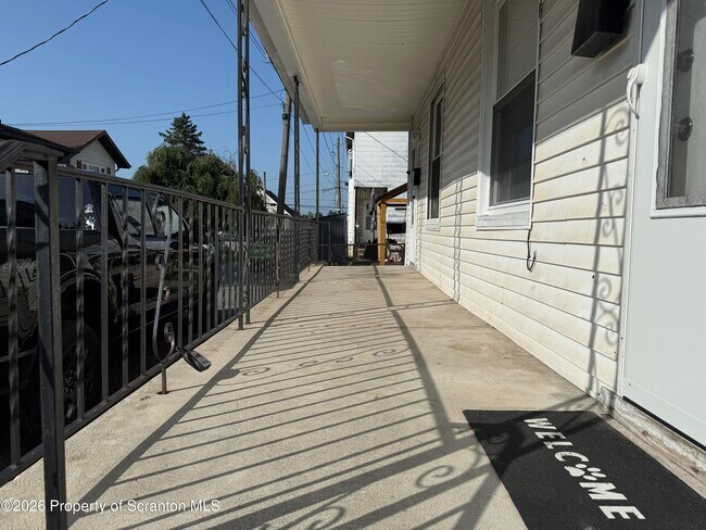 Photo - 216-216 14th Ave