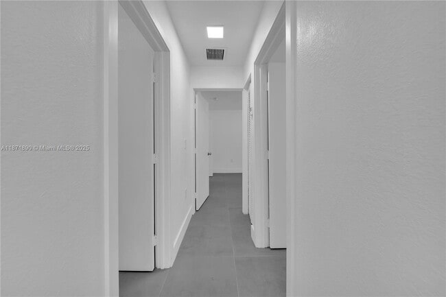 Photo - 3737 NW 20th Ave Unidad 3737