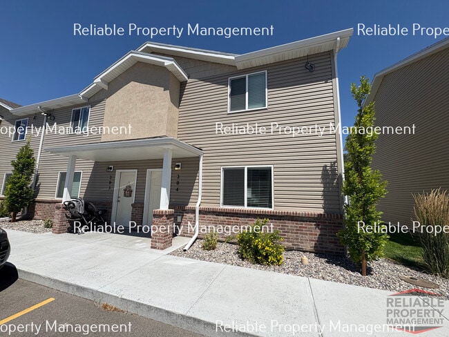 Building Photo - 2015 Lawrence Ln Unit 204 Rental