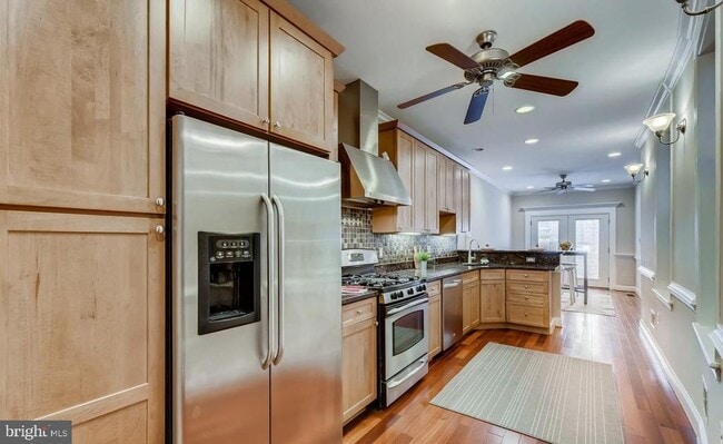 Photo - 130 W Ostend St