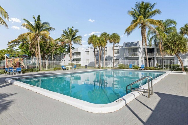 Pool - Clear Lake Palms