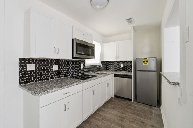 Photo - 1098 Smith St SW