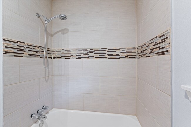 Photo - 118 E Thornton Rd