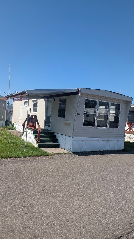 Photo - 22600 Middlebelt Rd House