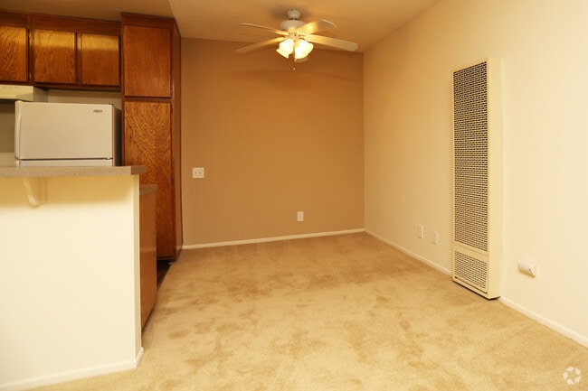 Studio: Dining Area