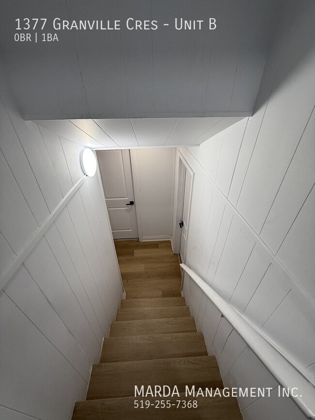 Photo - COZY 2 LEVEL BACHELOR UNIT WEST WINDSOR + 40% OF UTILITIES Unité B