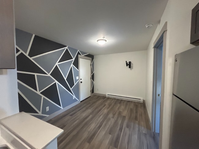 Building Photo - 33 W Main St Rental
