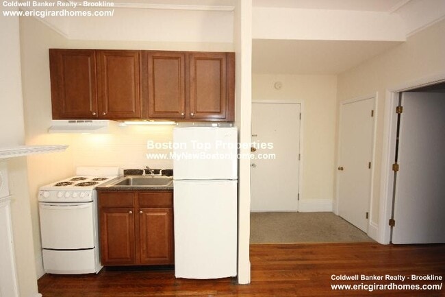 Photo - 9 Buswell St Unit 2F