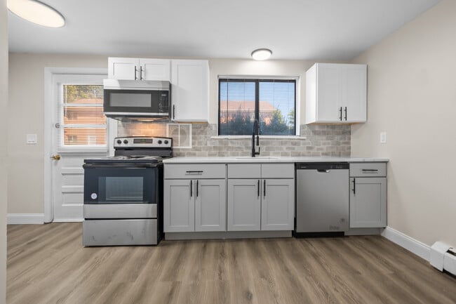 Photo - 10 Henderson Dr