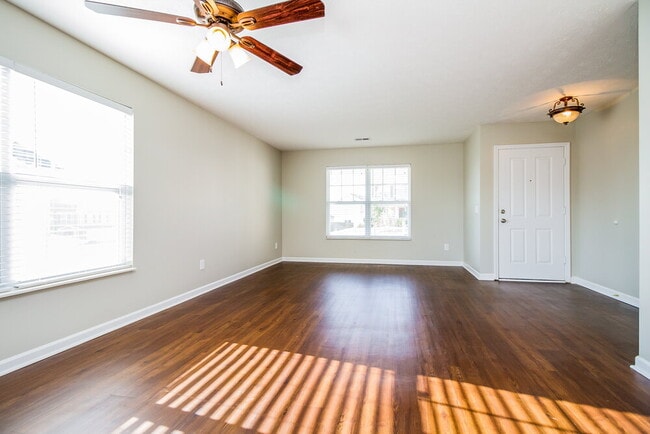 Photo - 902 Grand Oak Dr