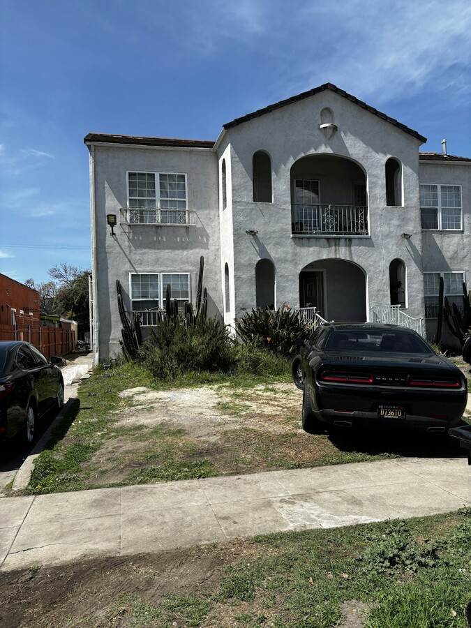 Photo - 3015 S Norton Ave Unit 3015 1/4