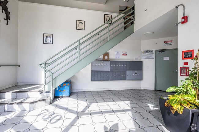 Vestíbulo - 730 Pine Ave.