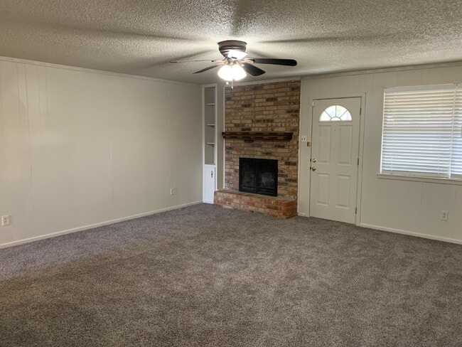Photo - Beautiful Home in a Well Established Neigh...