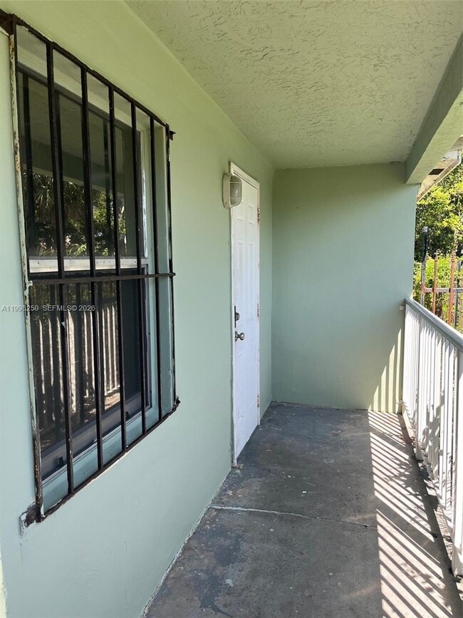 Photo - 538 W 1st St