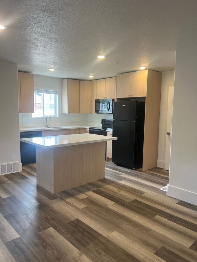 Newly completed Townhome - Newly completed Townhome