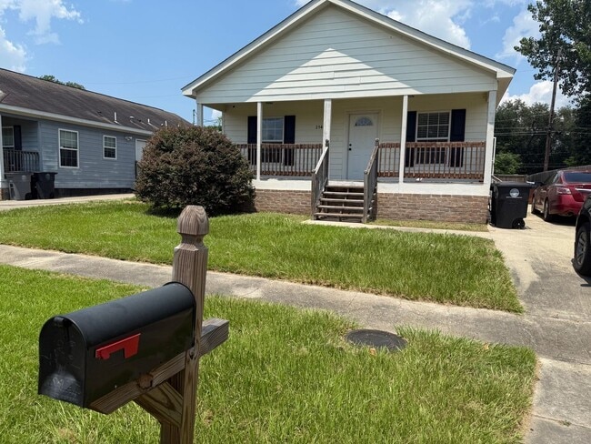 Building Photo - Charming 3BR House in Baton Rouge