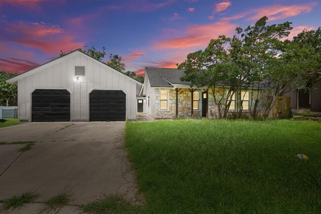 Building Photo - 1606 Dale Cove