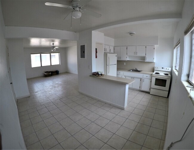 Open kitchen - 744 85th St Unidad 3
