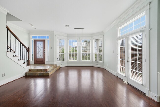 Photo - 2111 Beall St