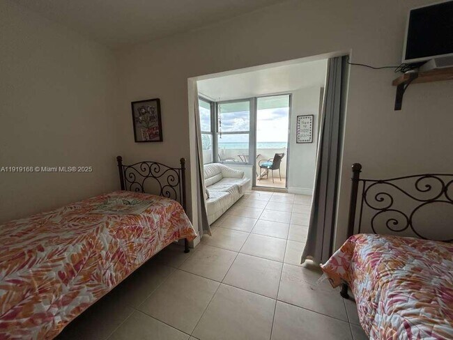 Photo - 2899 Collins Ave Unidad 625