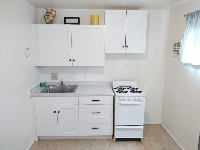 Building Photo - 4051 Promontory St Unit studio