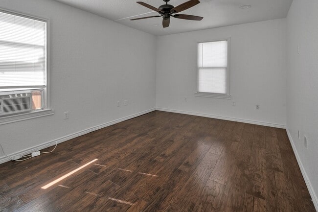 Photo - 162 Mc Dougal Ave