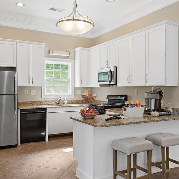 Experience the elegance of this contemporary kitchen, complete with stylish finishes and inviting features.